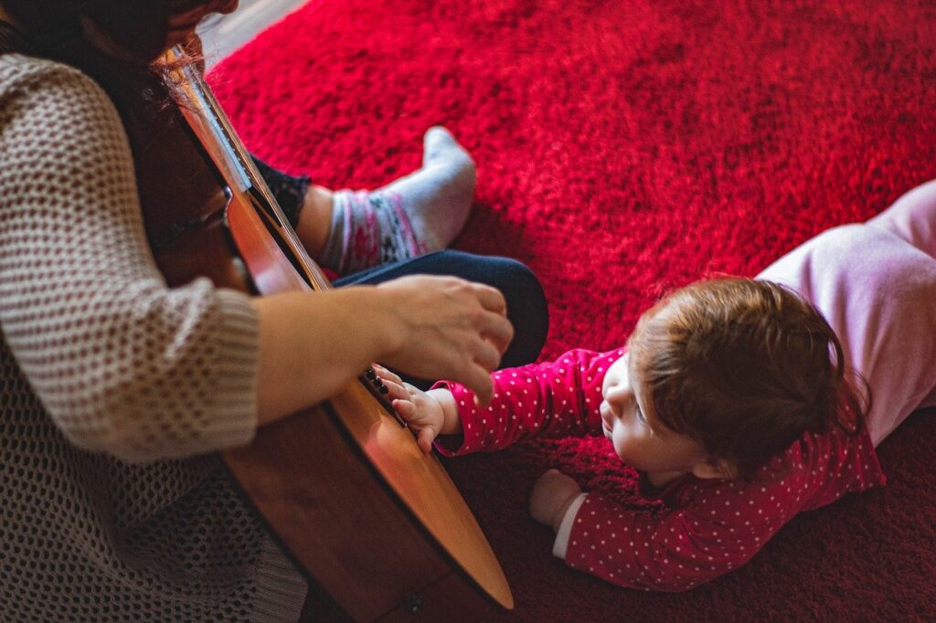 toddler, guitar, mother-5166749.jpg